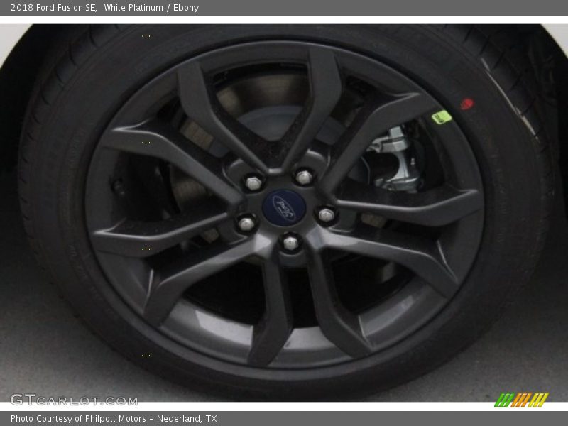 White Platinum / Ebony 2018 Ford Fusion SE