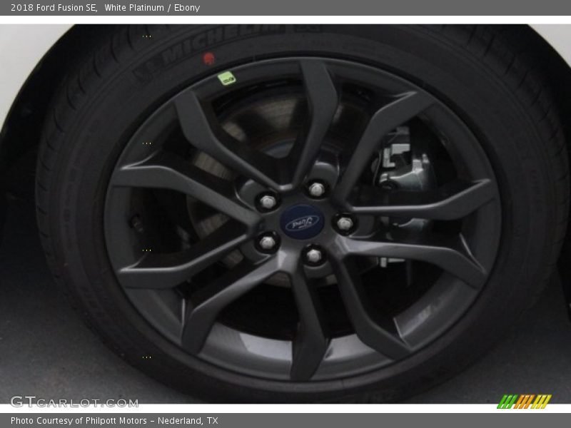White Platinum / Ebony 2018 Ford Fusion SE