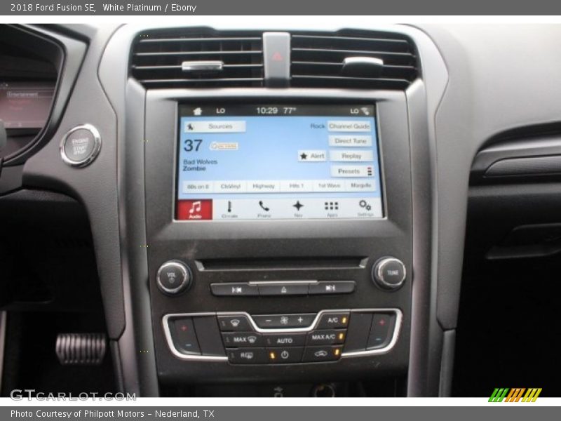 White Platinum / Ebony 2018 Ford Fusion SE