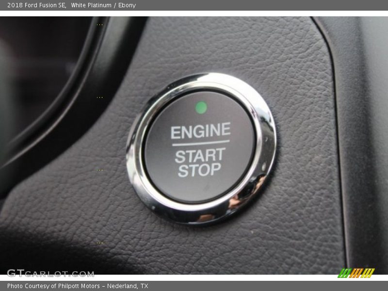White Platinum / Ebony 2018 Ford Fusion SE