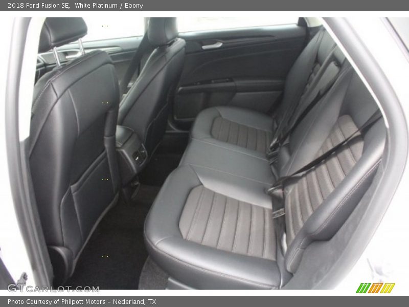 White Platinum / Ebony 2018 Ford Fusion SE