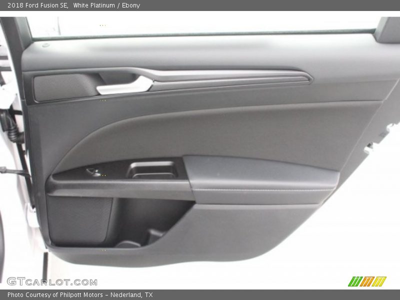 White Platinum / Ebony 2018 Ford Fusion SE