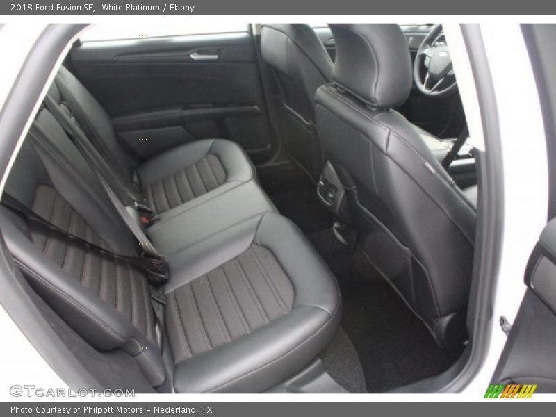 White Platinum / Ebony 2018 Ford Fusion SE