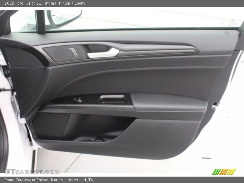 White Platinum / Ebony 2018 Ford Fusion SE