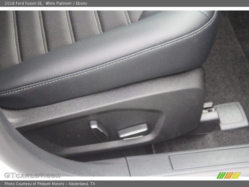 White Platinum / Ebony 2018 Ford Fusion SE