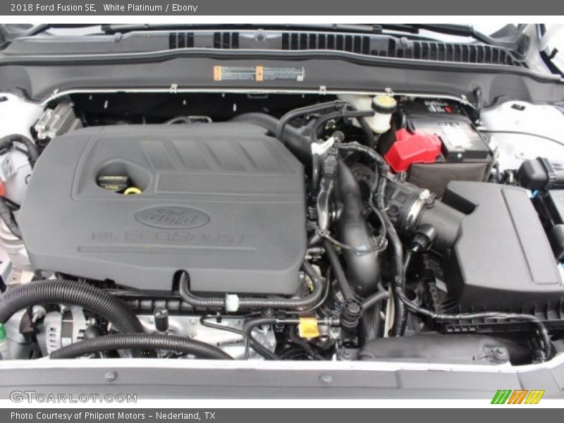 White Platinum / Ebony 2018 Ford Fusion SE