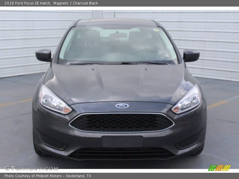 Magnetic / Charcoal Black 2018 Ford Focus SE Hatch