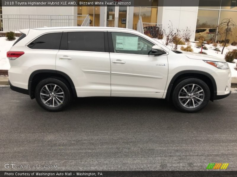 Blizzard White Pearl / Almond 2018 Toyota Highlander Hybrid XLE AWD