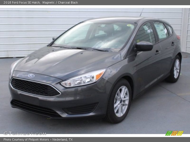 Magnetic / Charcoal Black 2018 Ford Focus SE Hatch