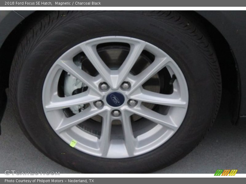 Magnetic / Charcoal Black 2018 Ford Focus SE Hatch