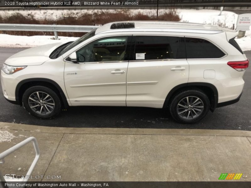 Blizzard White Pearl / Almond 2018 Toyota Highlander Hybrid XLE AWD