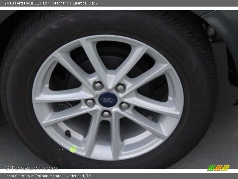Magnetic / Charcoal Black 2018 Ford Focus SE Hatch