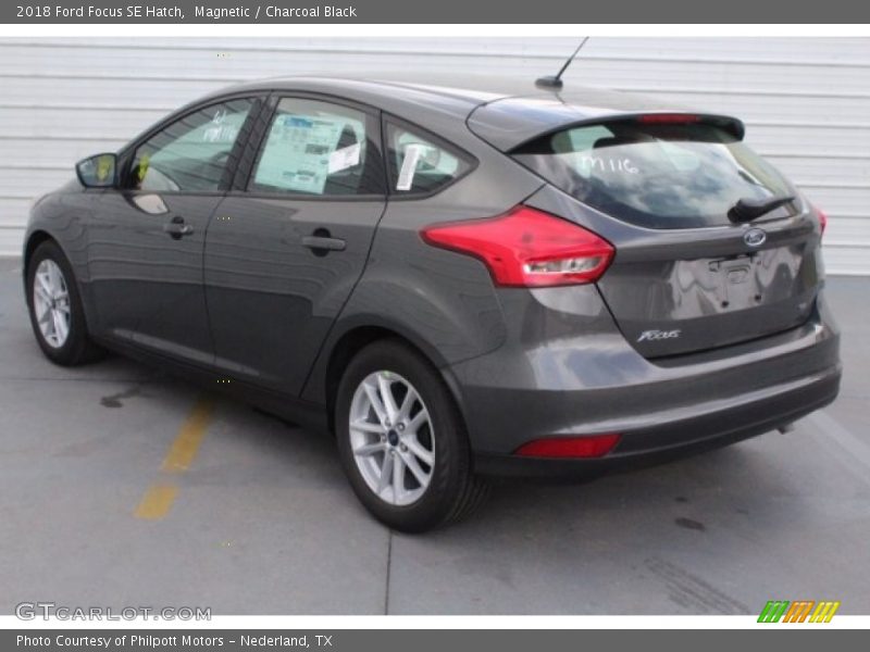 Magnetic / Charcoal Black 2018 Ford Focus SE Hatch
