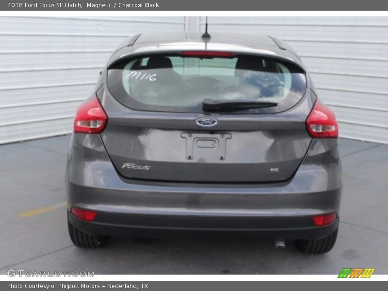 Magnetic / Charcoal Black 2018 Ford Focus SE Hatch