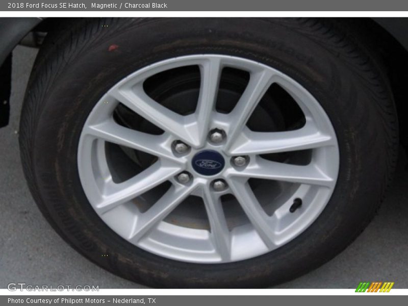 Magnetic / Charcoal Black 2018 Ford Focus SE Hatch
