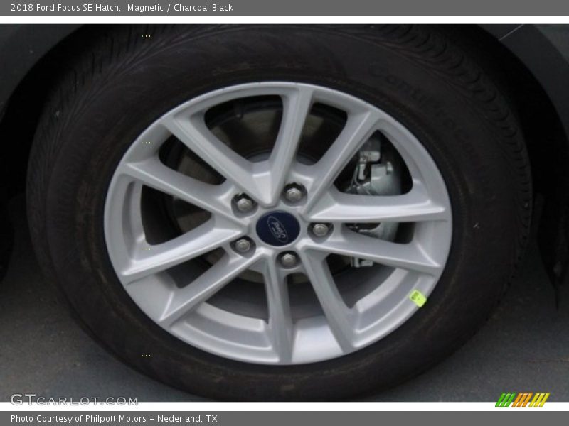 Magnetic / Charcoal Black 2018 Ford Focus SE Hatch