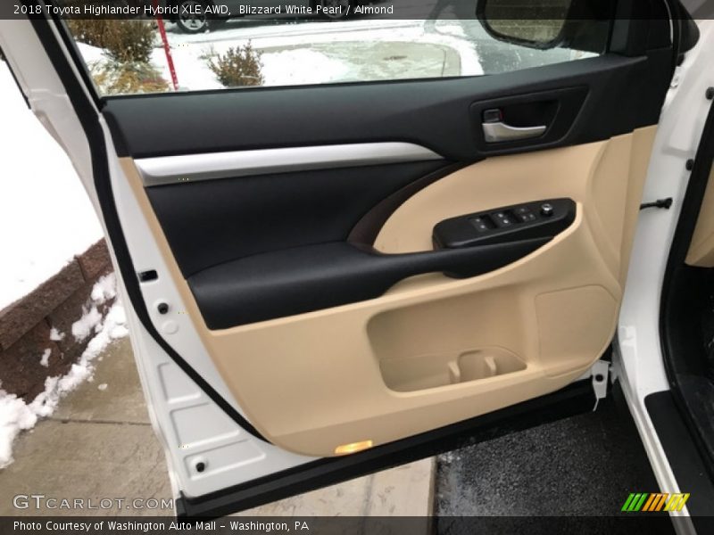 Blizzard White Pearl / Almond 2018 Toyota Highlander Hybrid XLE AWD