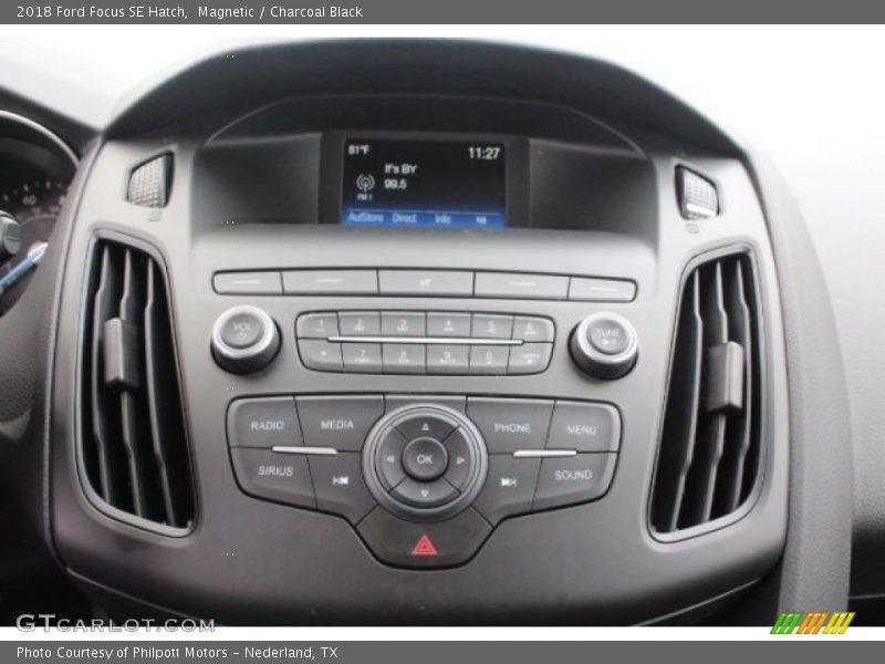 Magnetic / Charcoal Black 2018 Ford Focus SE Hatch