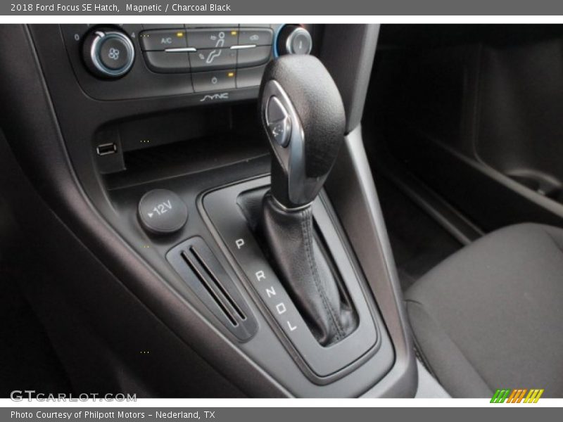Magnetic / Charcoal Black 2018 Ford Focus SE Hatch