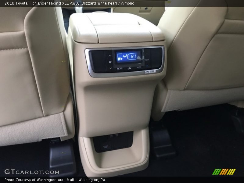 Blizzard White Pearl / Almond 2018 Toyota Highlander Hybrid XLE AWD