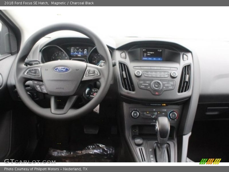 Magnetic / Charcoal Black 2018 Ford Focus SE Hatch