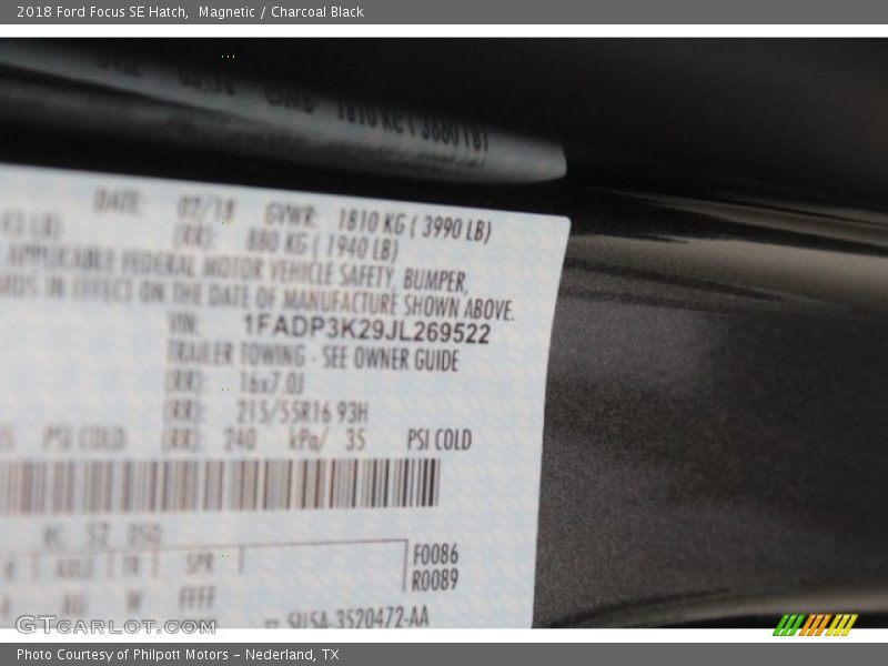 Magnetic / Charcoal Black 2018 Ford Focus SE Hatch