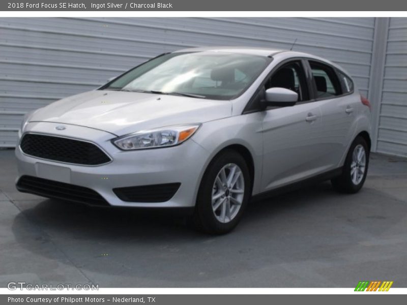 Ingot Silver / Charcoal Black 2018 Ford Focus SE Hatch