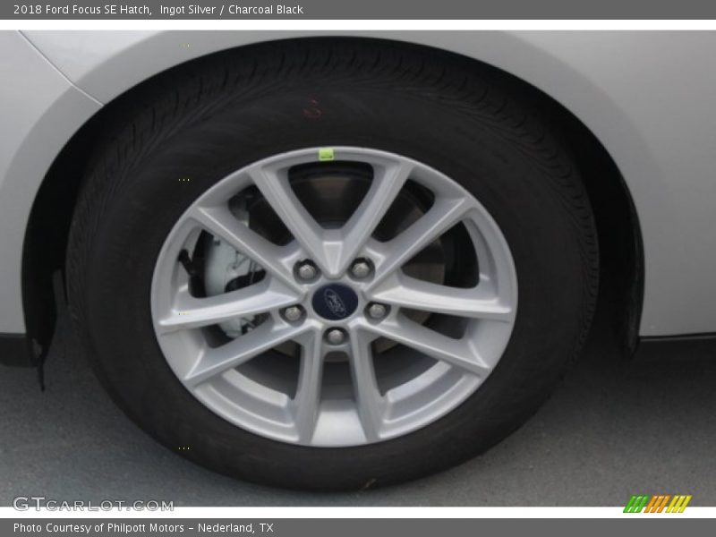 Ingot Silver / Charcoal Black 2018 Ford Focus SE Hatch
