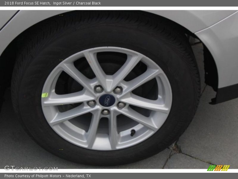 Ingot Silver / Charcoal Black 2018 Ford Focus SE Hatch