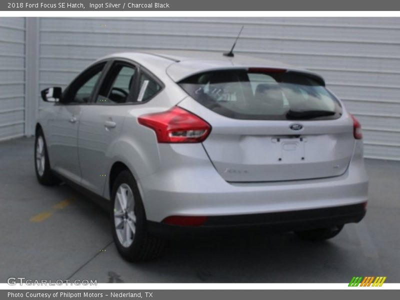 Ingot Silver / Charcoal Black 2018 Ford Focus SE Hatch