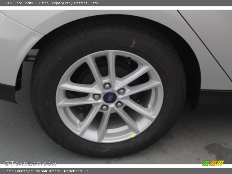 Ingot Silver / Charcoal Black 2018 Ford Focus SE Hatch