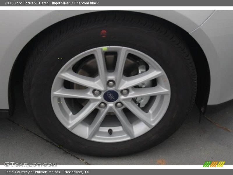 Ingot Silver / Charcoal Black 2018 Ford Focus SE Hatch