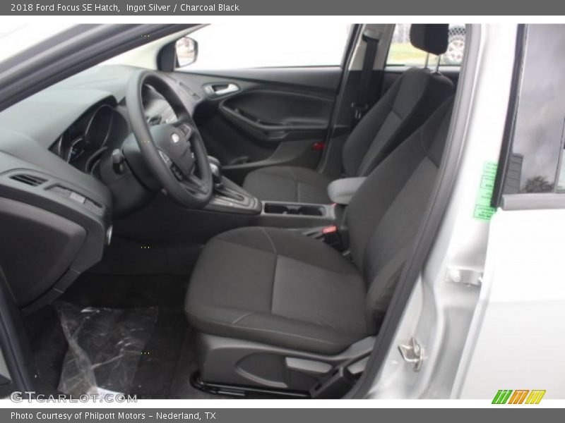 Ingot Silver / Charcoal Black 2018 Ford Focus SE Hatch