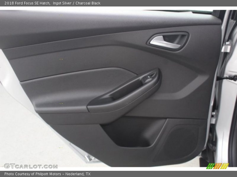 Ingot Silver / Charcoal Black 2018 Ford Focus SE Hatch