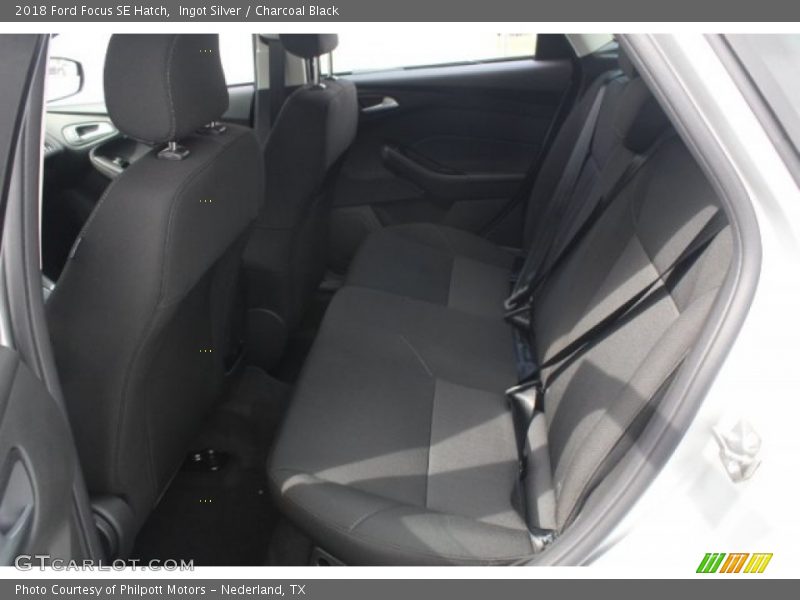 Ingot Silver / Charcoal Black 2018 Ford Focus SE Hatch