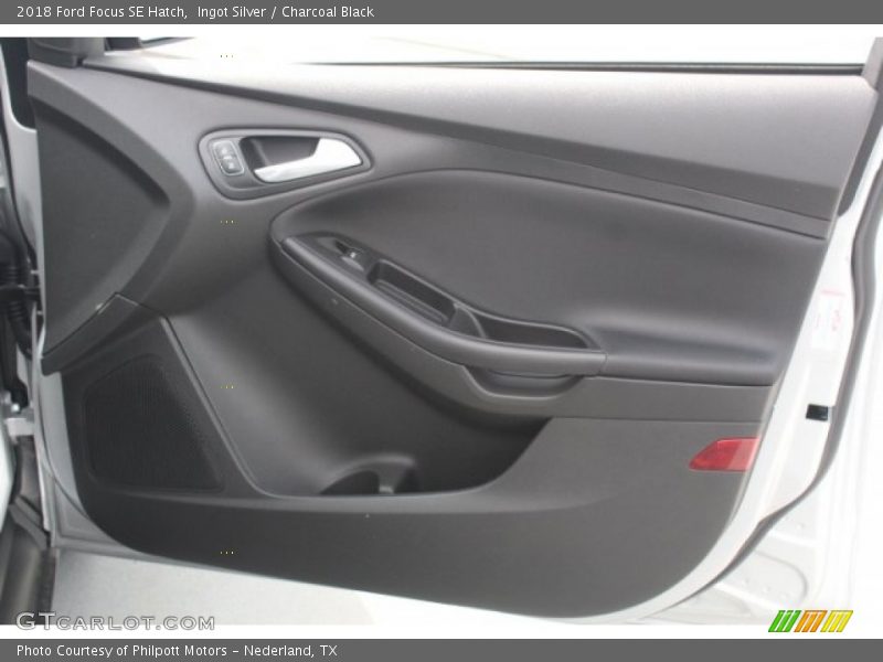 Ingot Silver / Charcoal Black 2018 Ford Focus SE Hatch