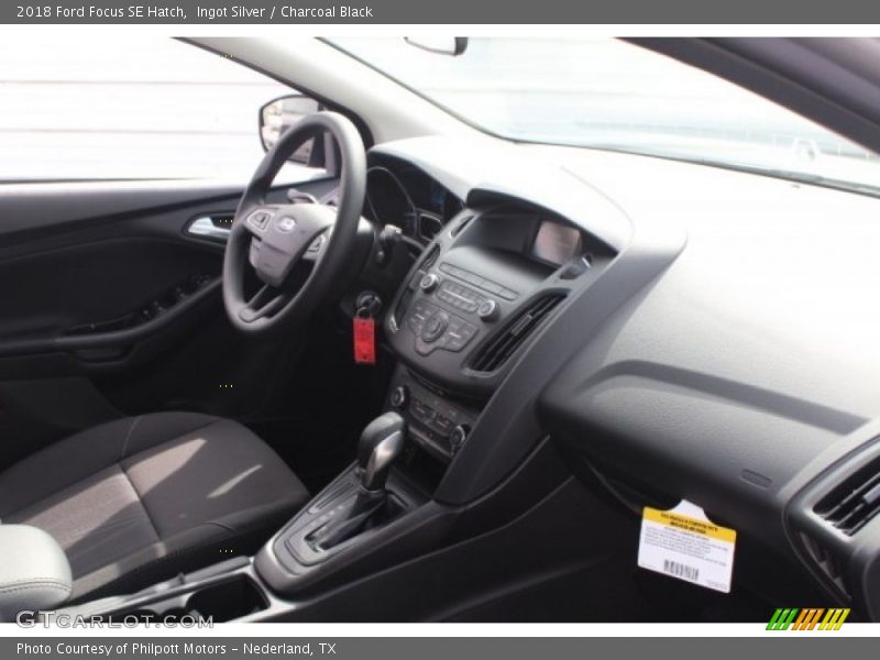 Ingot Silver / Charcoal Black 2018 Ford Focus SE Hatch