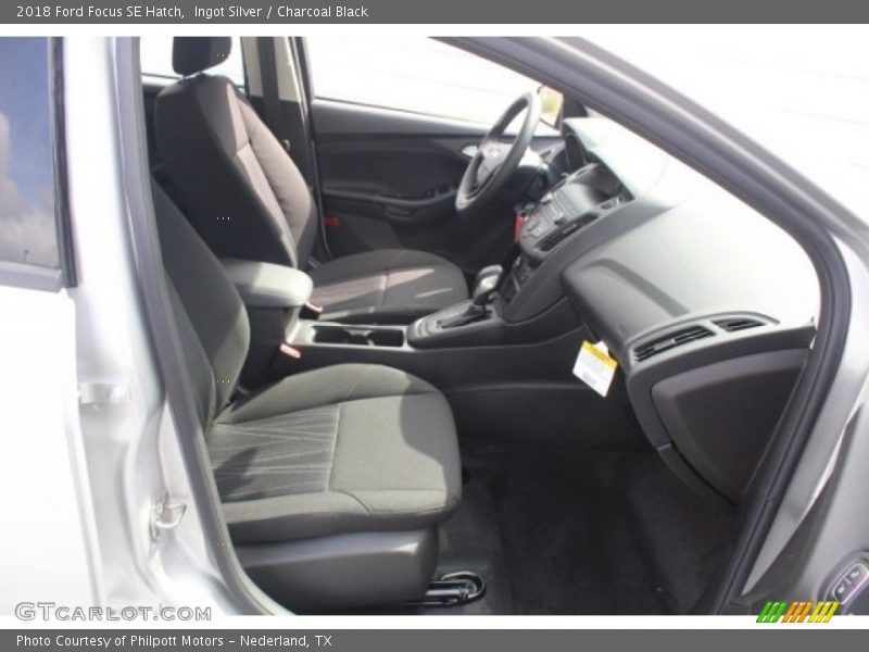 Ingot Silver / Charcoal Black 2018 Ford Focus SE Hatch
