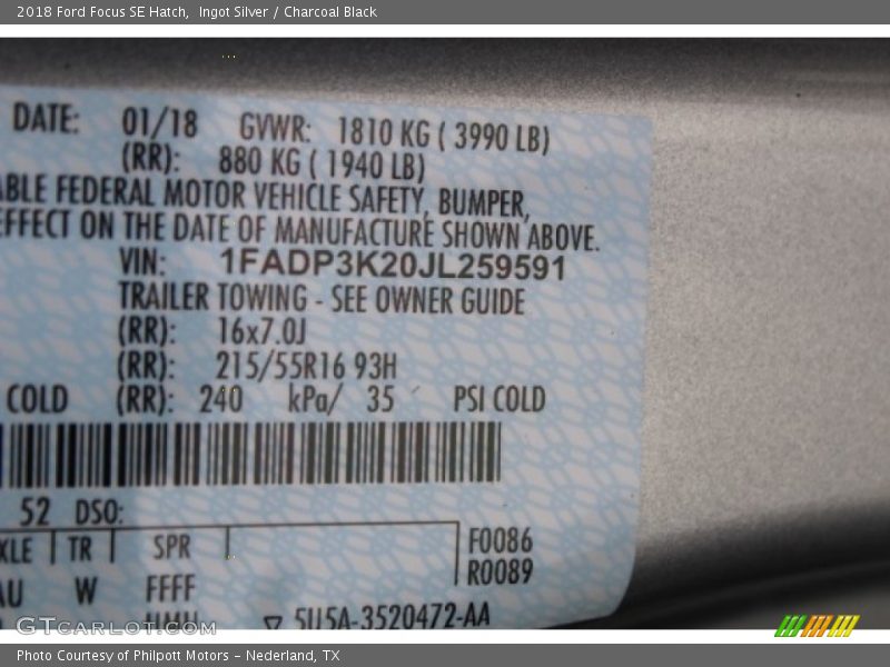 Ingot Silver / Charcoal Black 2018 Ford Focus SE Hatch