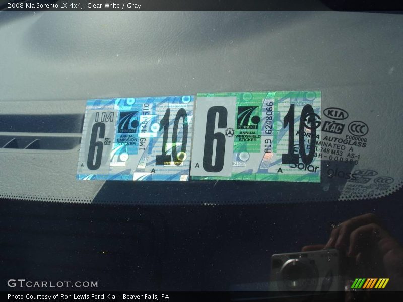 Clear White / Gray 2008 Kia Sorento LX 4x4