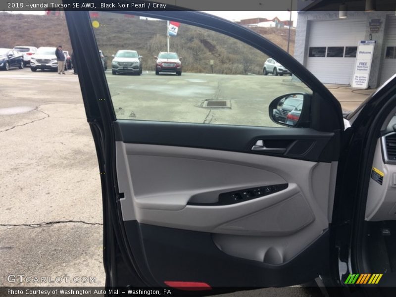 Black Noir Pearl / Gray 2018 Hyundai Tucson SE AWD