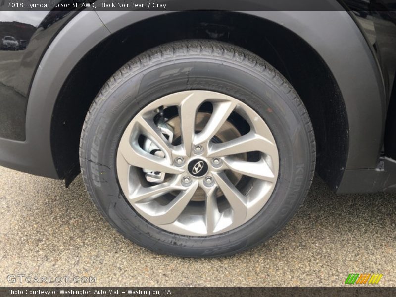 Black Noir Pearl / Gray 2018 Hyundai Tucson SE AWD