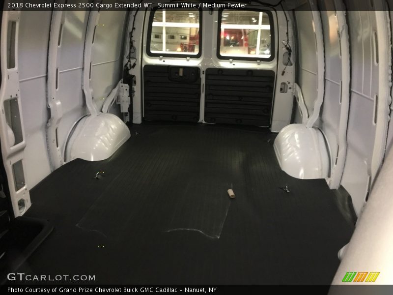 Summit White / Medium Pewter 2018 Chevrolet Express 2500 Cargo Extended WT