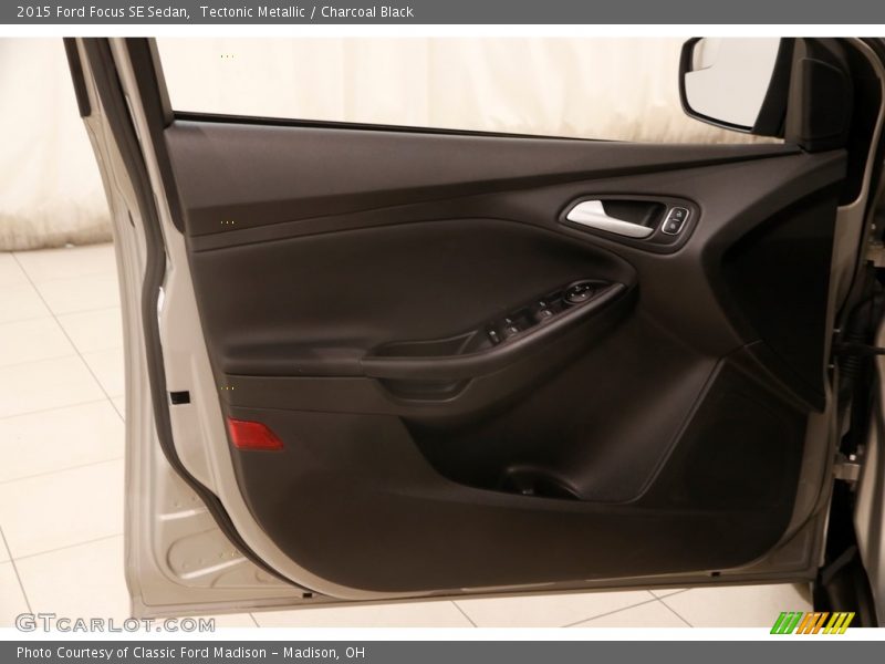 Tectonic Metallic / Charcoal Black 2015 Ford Focus SE Sedan