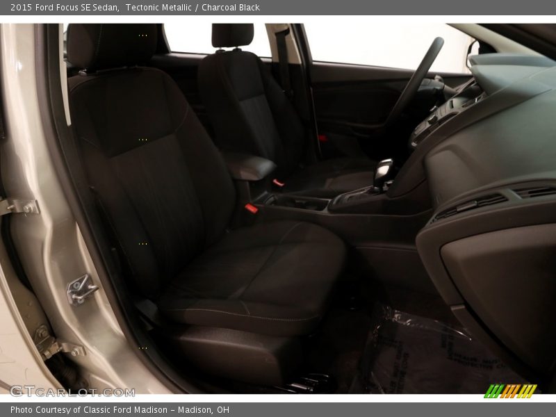 Tectonic Metallic / Charcoal Black 2015 Ford Focus SE Sedan