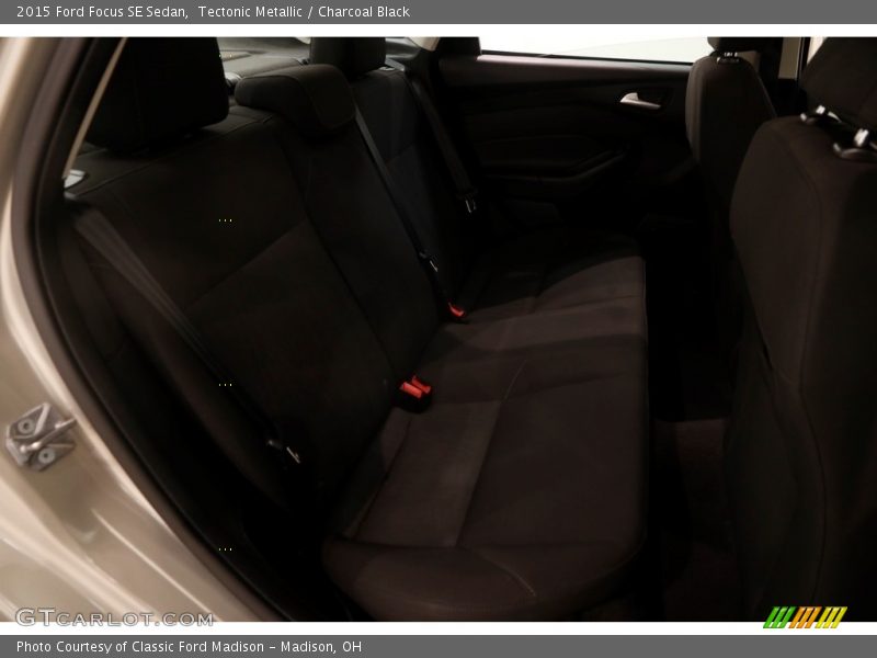 Tectonic Metallic / Charcoal Black 2015 Ford Focus SE Sedan