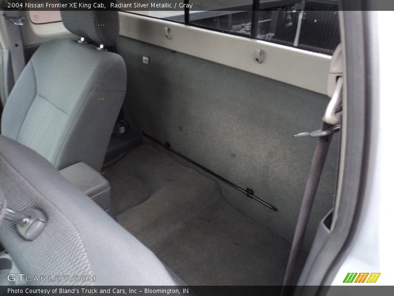 Radiant Silver Metallic / Gray 2004 Nissan Frontier XE King Cab