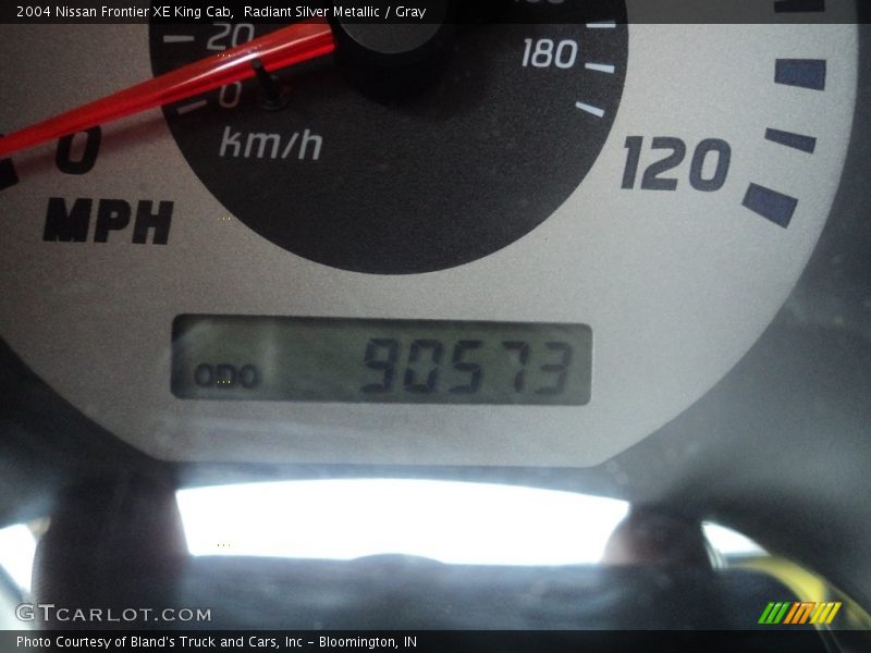 Radiant Silver Metallic / Gray 2004 Nissan Frontier XE King Cab