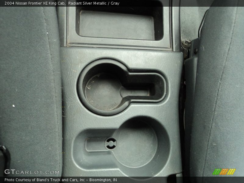 Radiant Silver Metallic / Gray 2004 Nissan Frontier XE King Cab