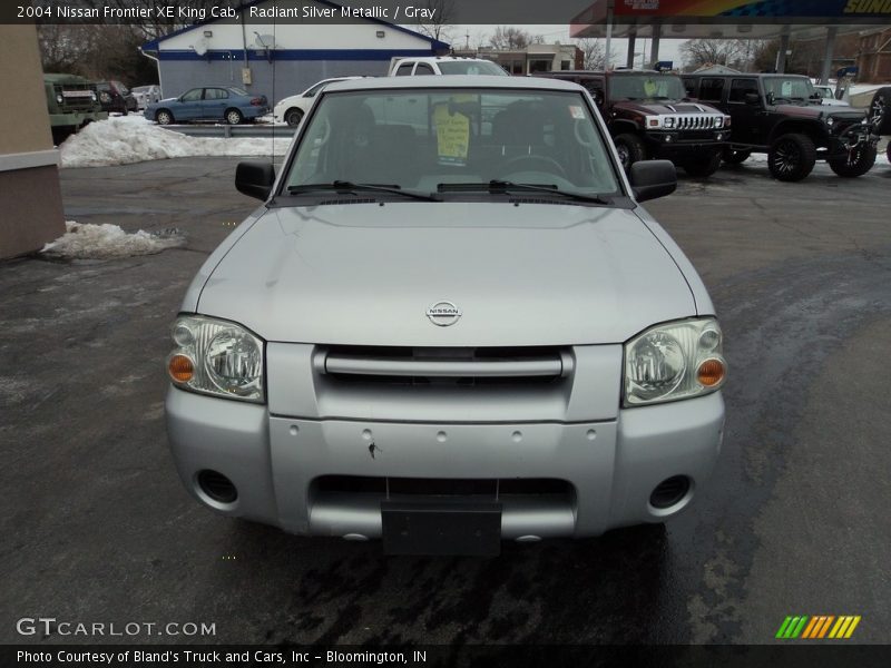 Radiant Silver Metallic / Gray 2004 Nissan Frontier XE King Cab